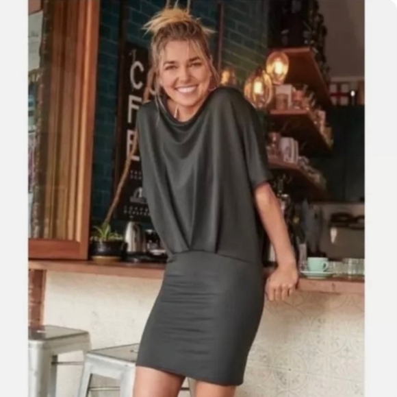 ATHLETA PRONTO PLEATED STRETCH DOLMAN SLEEVE ROUND NECK SZ S - Picture 1 of 11